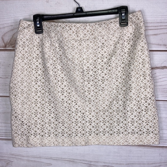 Loft Cream Floral Lace Skirt - Size 12P - Picture 2 of 7